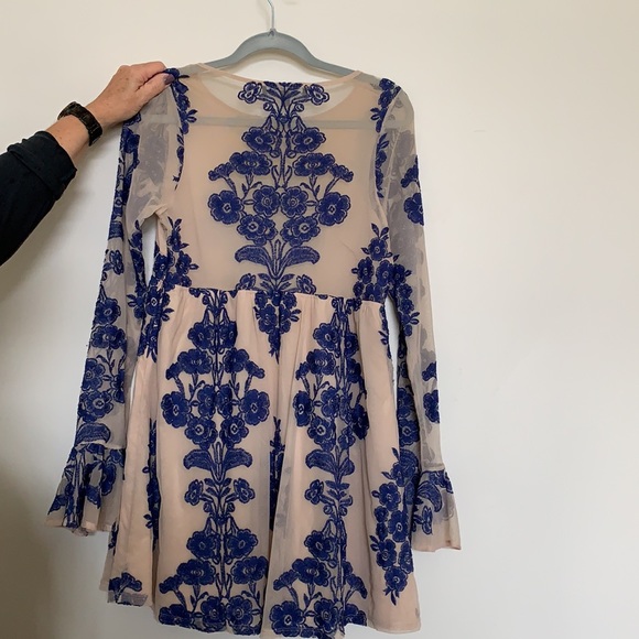 Worn once to prom. Absolutely gorgeous & I’m 5’8” and it goes right above knees - Picture 2 of 2